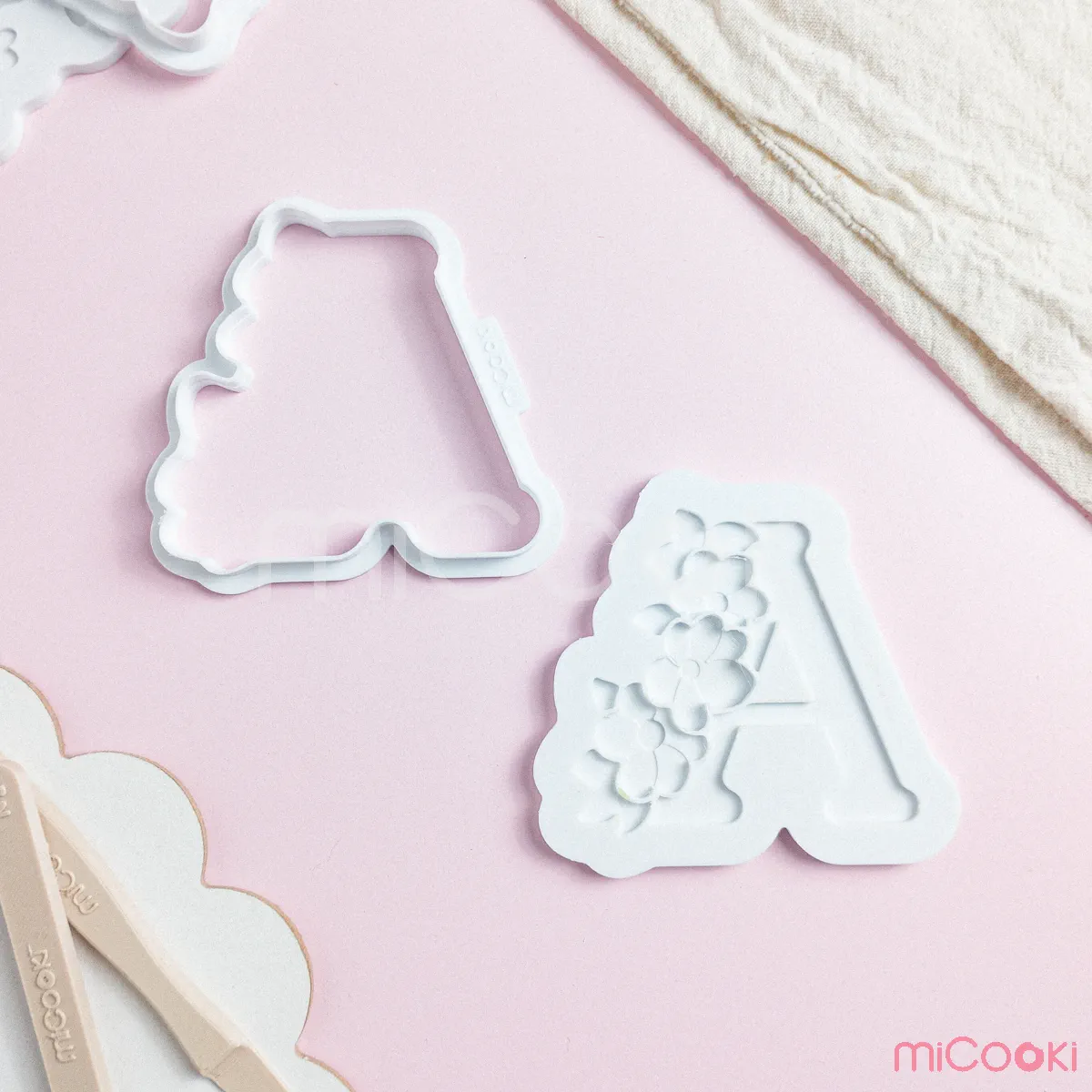Stamp Multirelieve con Cortante - A con Flores D1 - Imagen 2